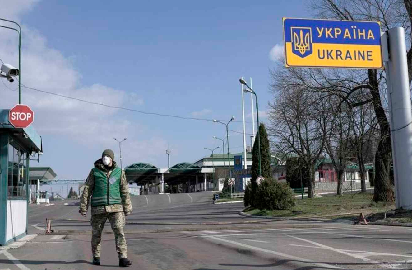 Реімпорт тютюну через кордон в Україну: норми, правила та поради для кальянників